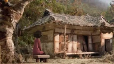 Scene from Mom (2010) by Jang Wooksang depicting maternal caregiving and social isolation in a Korean short film
